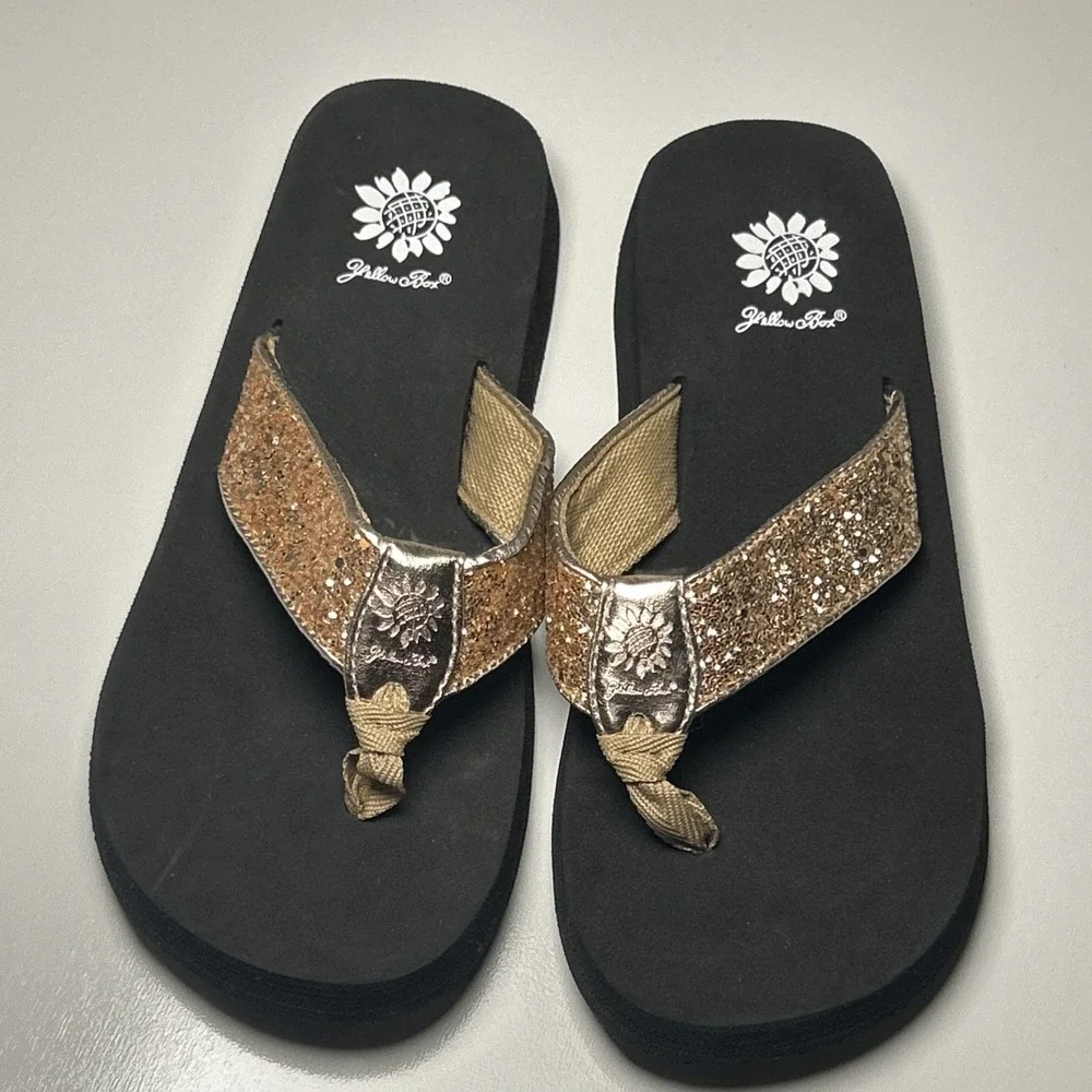 Yellow‎ Box Women's 6.5 Bling Sandal Gold Sequins Flip Flops Thongs - Picture 2 of 8